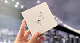 Estos AirPods se vendían a precio de ganga en el aeropuerto. Un youtuber los desmontó