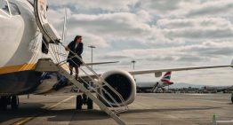 Hace unos meses Ryanair subió el sueldo a sus empleados en España. Ahora les está reclamando que lo devuelvan