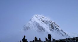 Unos montañeros quieren subir el Everest desde Londres en siete días. Hay polémica porque hay «truco»: gas xenón