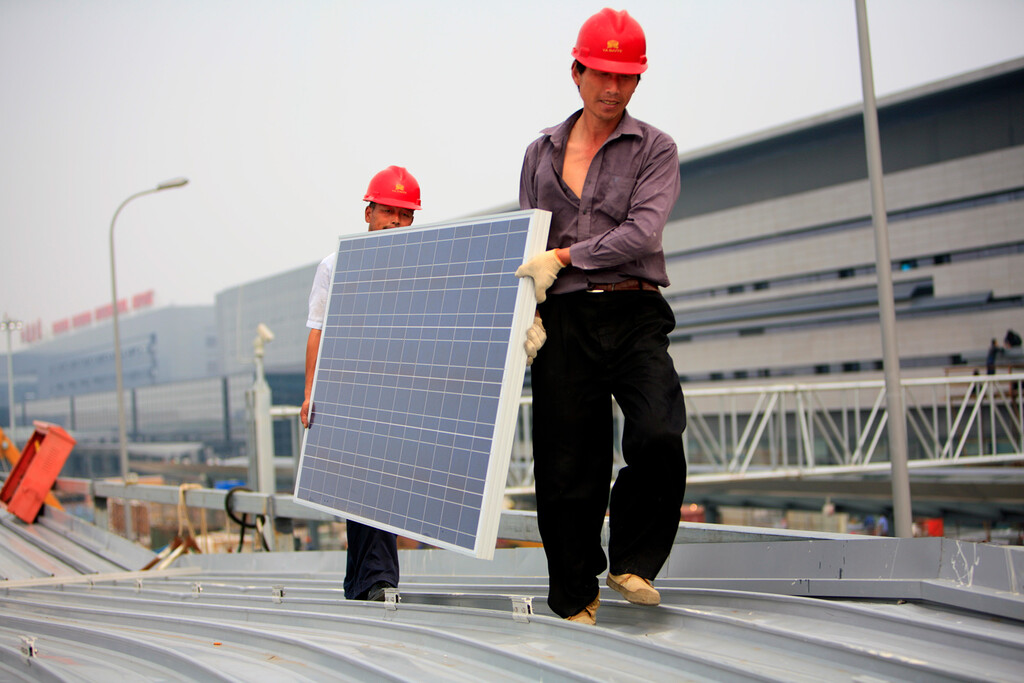 Europa quiere paneles solares sin trabajo forzoso. El único problema es que casi todos vienen de China  