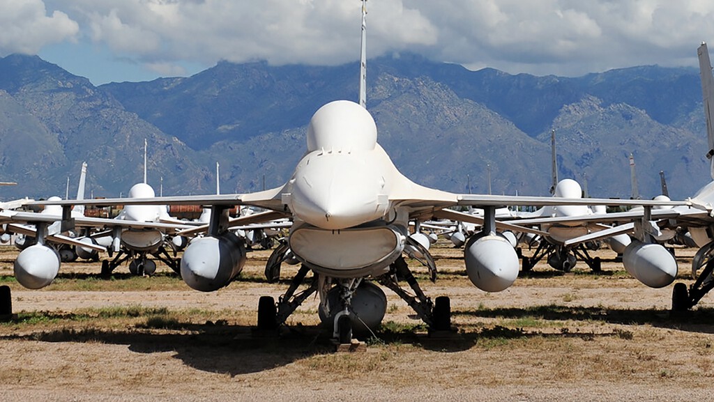 Tras el acuerdo por sus tierras raras, EEUU ha enviado un paquete clave a Ucrania: una flota de F16 viejos que no vuelan