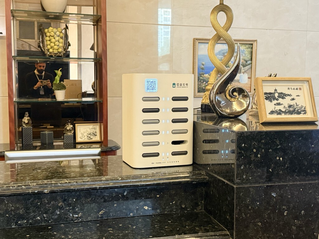 El imperio de las powerbanks de alquiler por todas partes: la solución china que no debería tardar en llegar a España