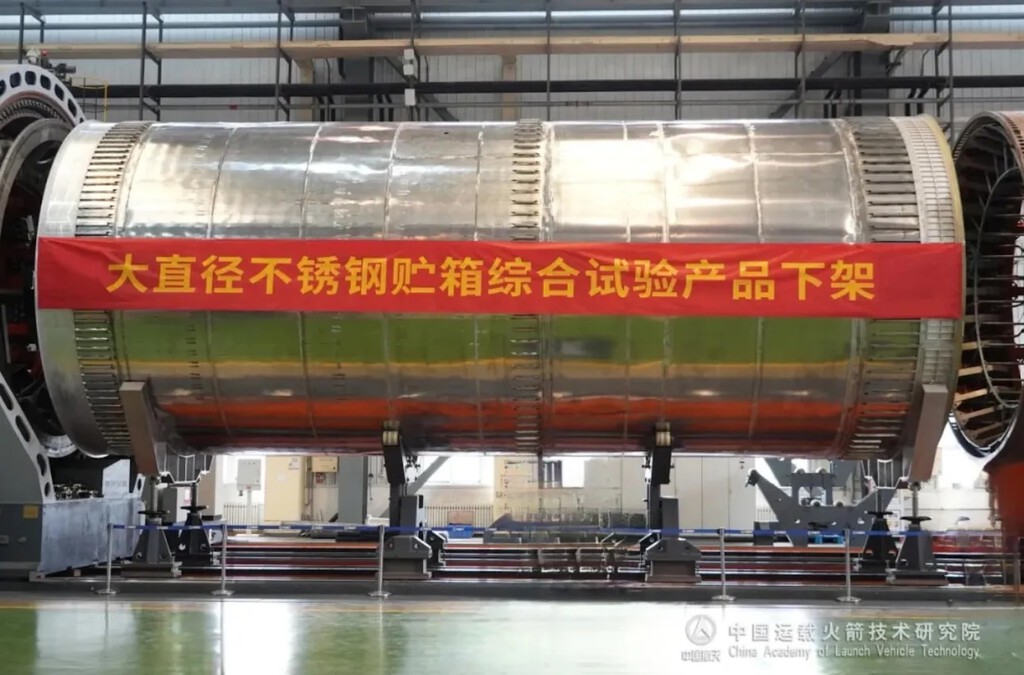 China está cada vez más cerca de tener su propia Starship: acaba de fabricar el tanque de acero del enorme cohete CZ-9