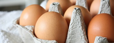 Por qué hay que conservar los huevos en el frigorífico si en el supermercado no los tienen refrigerados 