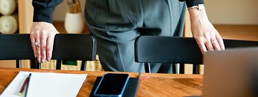 Si tu silla cojea en una entrevista de trabajo, no es casualidad: están evaluando algo más que tu currículum