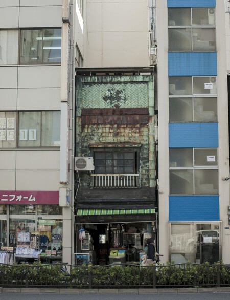 Between Newer Buildings 14325463977