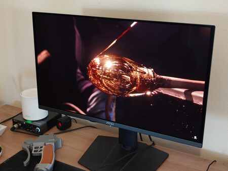 MSI MPG 272URX QD-OLED