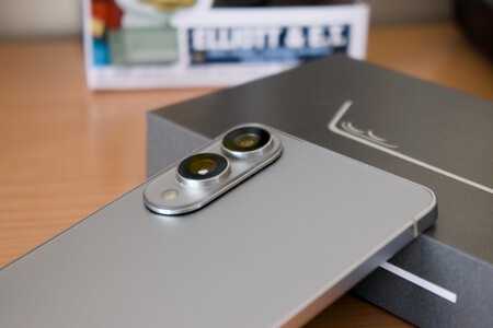 Galaxy S25 Edge Xataka Analisis Modeulo Camara Inclinado