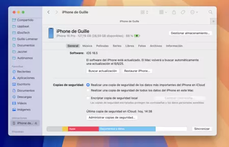 Hacer una copia de seguridad en el Mac es esencial para recuperar los datos en caso de querer volver a iOS 18