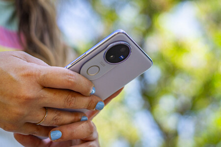 Vivo V50