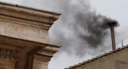 Fumata blanca y fumata negra: ¿cómo logra el Vaticano cambiar el color del humo para anunciar la elección del nuevo Papa?