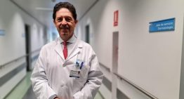 Pablo Ortiz, dermatólogo: «El concepto de tomar el sol debe desaparecer. Del sol hay que cuidarse»