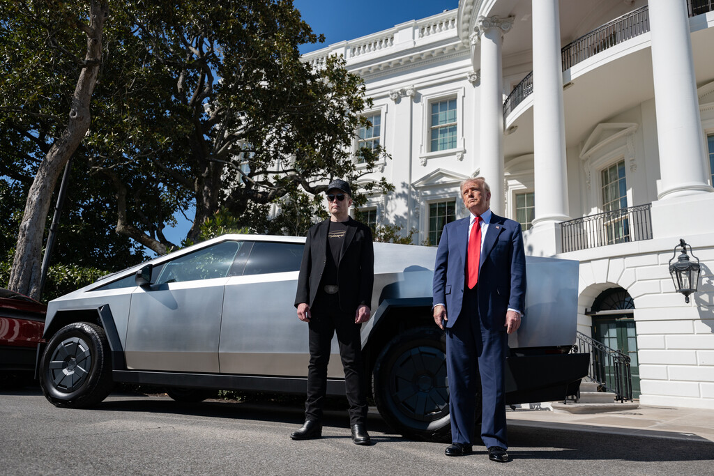 La bronca entre Musk y Trump ha hecho perder a Tesla 100.000 millones de dólares. Es el menor de sus problemas 