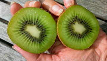 Durante años pelamos frutas por costumbre. Parece que estábamos tirando lo mejor según la ciencia