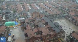China está moviendo bloques de edificios enteros a la vez para construir debajo. ¿Por qué? Porque puede