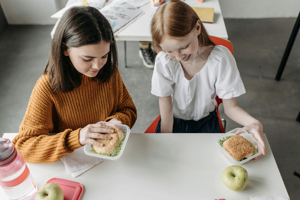 La clave para evitar la obesidad entre los niños: medir exactamente la hora a la que comen, según unos científicos
