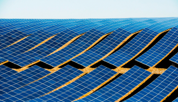 El sector solar chino quiso salvarse de la sobreproducción con un pacto. Solo logró hundirse más rápido
