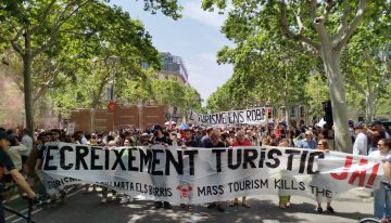 «Los cruceros son basureros»: Un fantasma recorre Europa en 2025 y es el de las protestas contra la turistificación