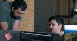 El mayor temor era que la IA nos quitara el trabajo. La realidad es que está reemplazando a quienes están aprendiendo a trabajar