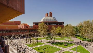 Las universidades españolas saben que no tienen futuro sin la IA: así la están integrando en clase y en el currículum