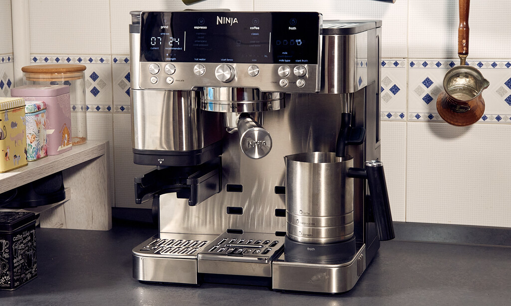Llevo años huyendo de las cafeteras superautomáticas. Ahora he probado una superautomática-manual y no puedo dejar de usarla 
