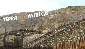 Hubo un día en el que Benidorm tuvo una de las mayores montañas rusas de Europa. Hoy es un fiasco clausurado y aún en pie