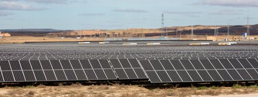 España ha inundado su territorio de placas solares. Es una receta perfecta para un viejo sueño: la reindustrialización