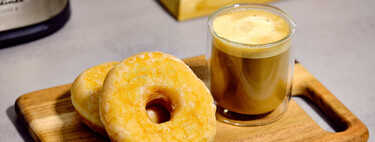 Me he bebido un donut fusionado con un café con leche. Está muy rico, no lo volvería a hacer
