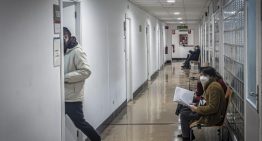 «Maricón de mierda», «acabarás en el cementerio»: sanitarios de los CAP catalanes denuncian desprotección ante las agresiones