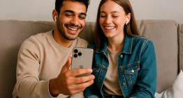 Así se puede escuchar música o ver una serie usando dos pares de AirPods y un solo iPhone, iPad o Mac