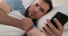 Cargo mi iPhone fuera del dormitorio para levantarme antes. La ciencia confirma que también me ayuda a ser más feliz