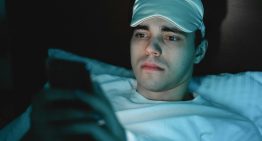 Hay quienes tienen problemas para conciliar el sueño y otros para mantenerlo: despertar en medio de la noche es algo habitual