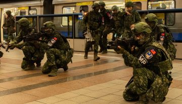 Taiwán ha llenado su metro de militares armados y misiles antitanque. El motivo: enviar un mensaje claro a China