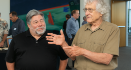 Quién es Rod Holt, el ingeniero «embaucado por Steve Jobs» que pasó de ser el empleado favorito de Apple a terminar despedido en el peor momento