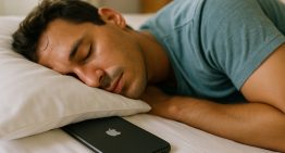 «Usa el sentido común». La advertencia de Apple para dormir con el iPhone en épocas de mucho calor
