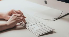 Apple envió un correo electrónico a las siete de la mañana preguntando sobre el teletrabajo. El personal se lo tomó regular