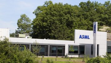 EEUU está lanzando golpes a China. Muchos de ellos los está encajando el gigante europeo de los chips ASML