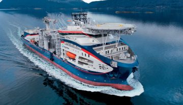 Monna Lisa, el gigantesco barco encargado de cablear los océanos: despliega y entierra cables hasta 3.000 metros de profundidad