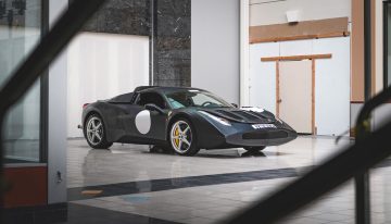 Es uno de los Ferraris más feos y no puede conducirse ni en calle ni en circuito. Y aún así vale más de un millón de dólares