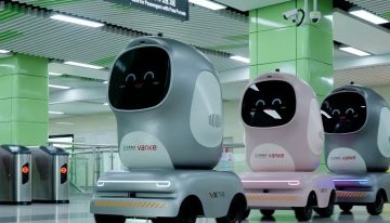 No puedes subir al metro de Madrid con un patinete eléctrico. En el de China, los robots ya son un pasajero más