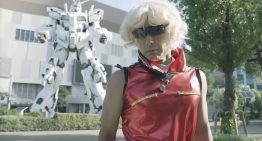Un político japonés ha intentado 'hackear' las elecciones disfrazándose de villano de 'Gundam'. Bandai no se lo ha tomado bien