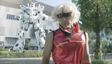 Un político japonés ha intentado 'hackear' las elecciones disfrazándose de villano de 'Gundam'. Bandai no se lo ha tomado bien