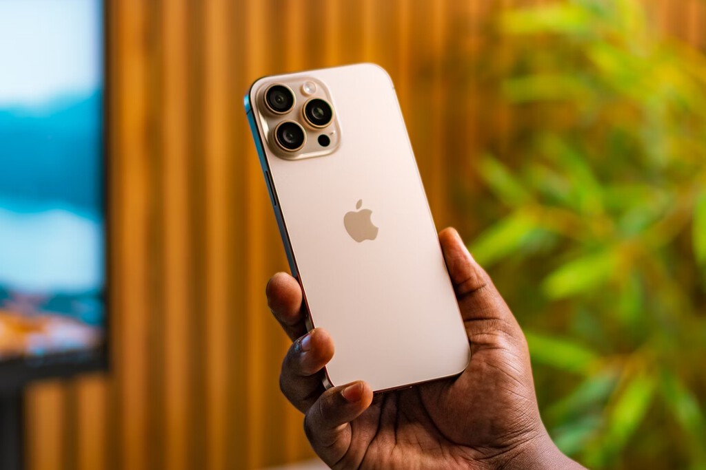 En su batalla por fabricar el iPhone en casa, EEUU logra un hito histórico: la mayoría de sus móviles ya no vienen de China, sino de India 