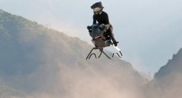 Esta moto voladora que parece sacada de 'Star Wars' alcanza los 200 km/h y ya se puede comprar. El «puede» va entre comillas