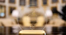 Apple ha usado oro de 24 quilates y el talento de un exmarine para crear su producto más exclusivo. Ahora su único dueño es Donald Trump