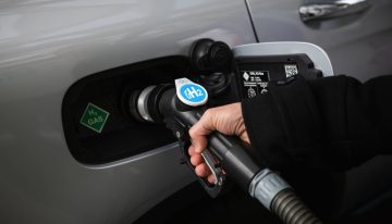 Los fabricantes de coches europeos se las prometían felices con la pila de hidrógeno. La realidad les ha atropellado