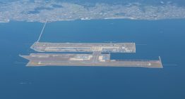 La increíble historia del aeropuerto japonés de Kansai: fue construido en una isla artificial y lleva años hundiéndose