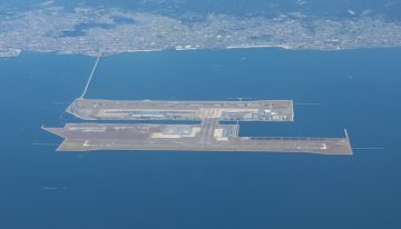 La increíble historia del aeropuerto japonés de Kansai: fue construido en una isla artificial y lleva años hundiéndose