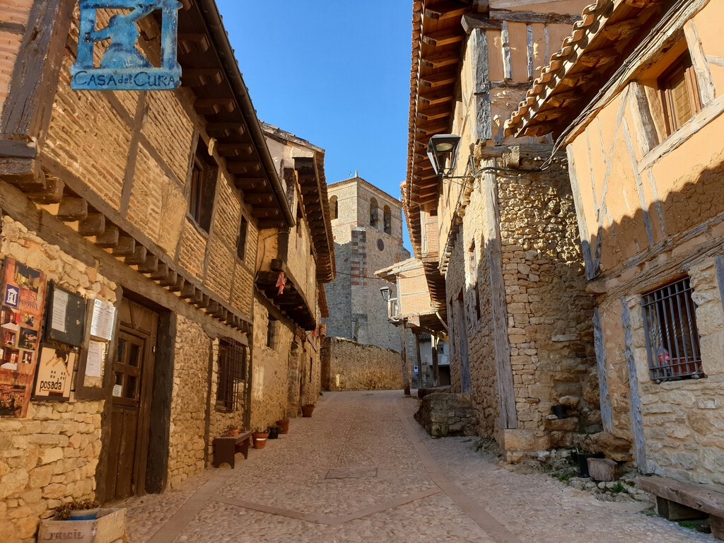 Reservas completas y habitaciones a 500 euros: la fiebre por el eclipse ha llenado Soria y Teruel a un año de producirse