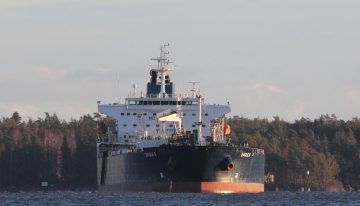 Alguien cortó cinco cables submarinos en el Báltico. Finlandia ya señala como responsable a un barco de la “flota en la sombra”